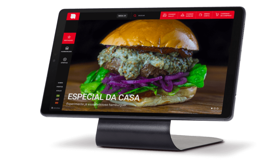 Imagem de um hambúrguer artesanal com pão macio, carne empanada, alface, tomate e molho, exibido em uma tela de computador com página de delivery de hambúrgueres caseiros.